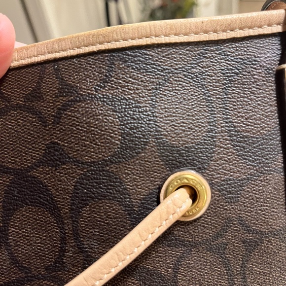 Large COACH tote - Picture 4 of 12